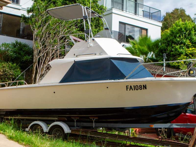 Huntsman V23 Flybridge