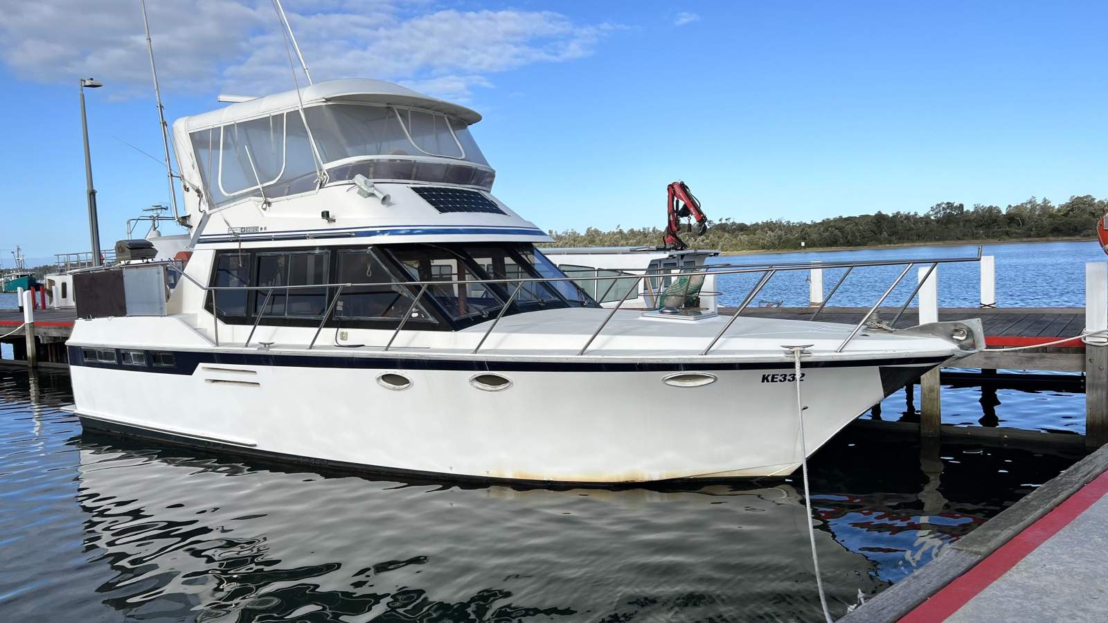 Sea Ranger 47 Aft Cabin Flybridge Cruiser