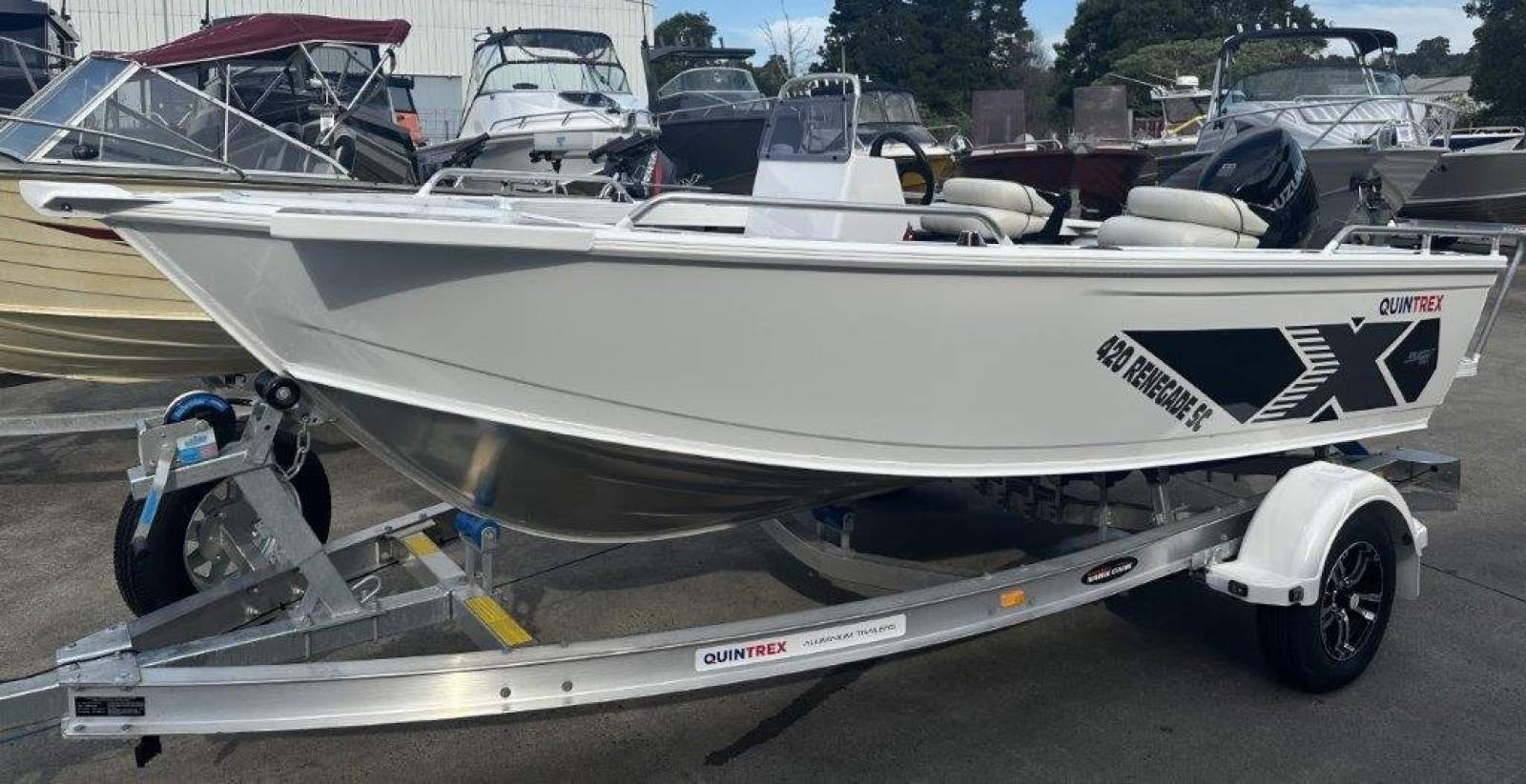 Quintrex 420 Renegade SC - white paint, underlfoor fuel tank