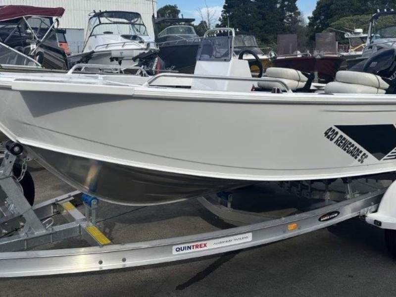 Quintrex 420 Renegade SC - white paint, underlfoor fuel tank