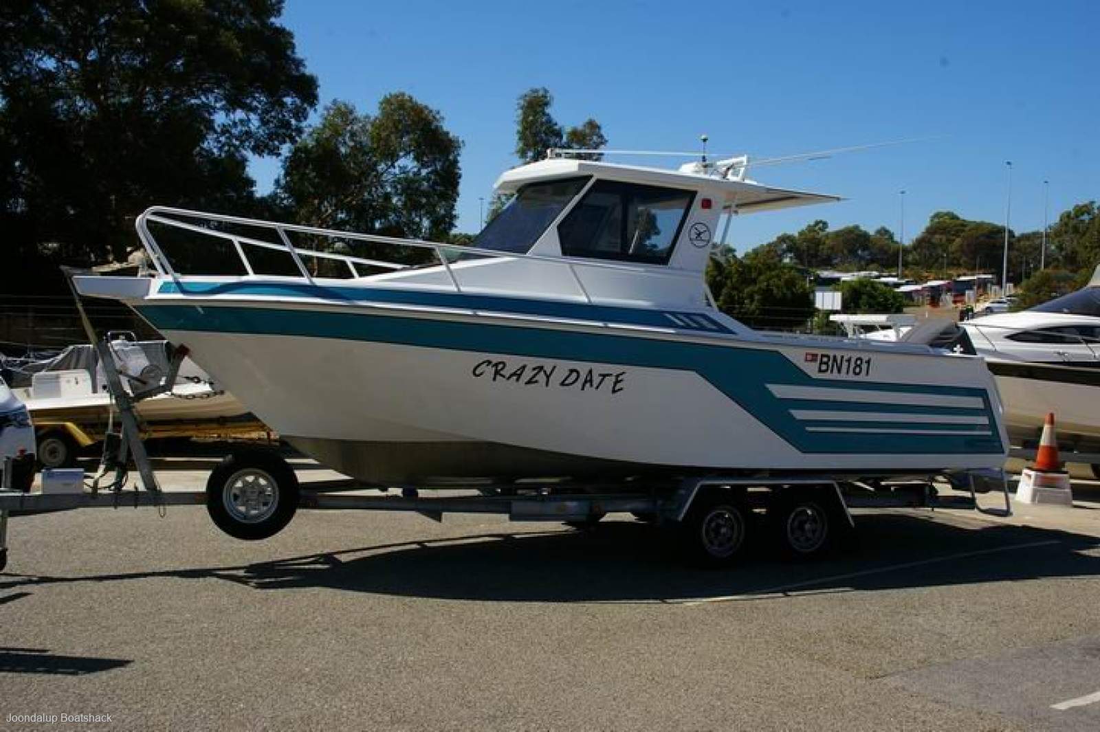 Midland Marine Waveblazer 720 Walk around