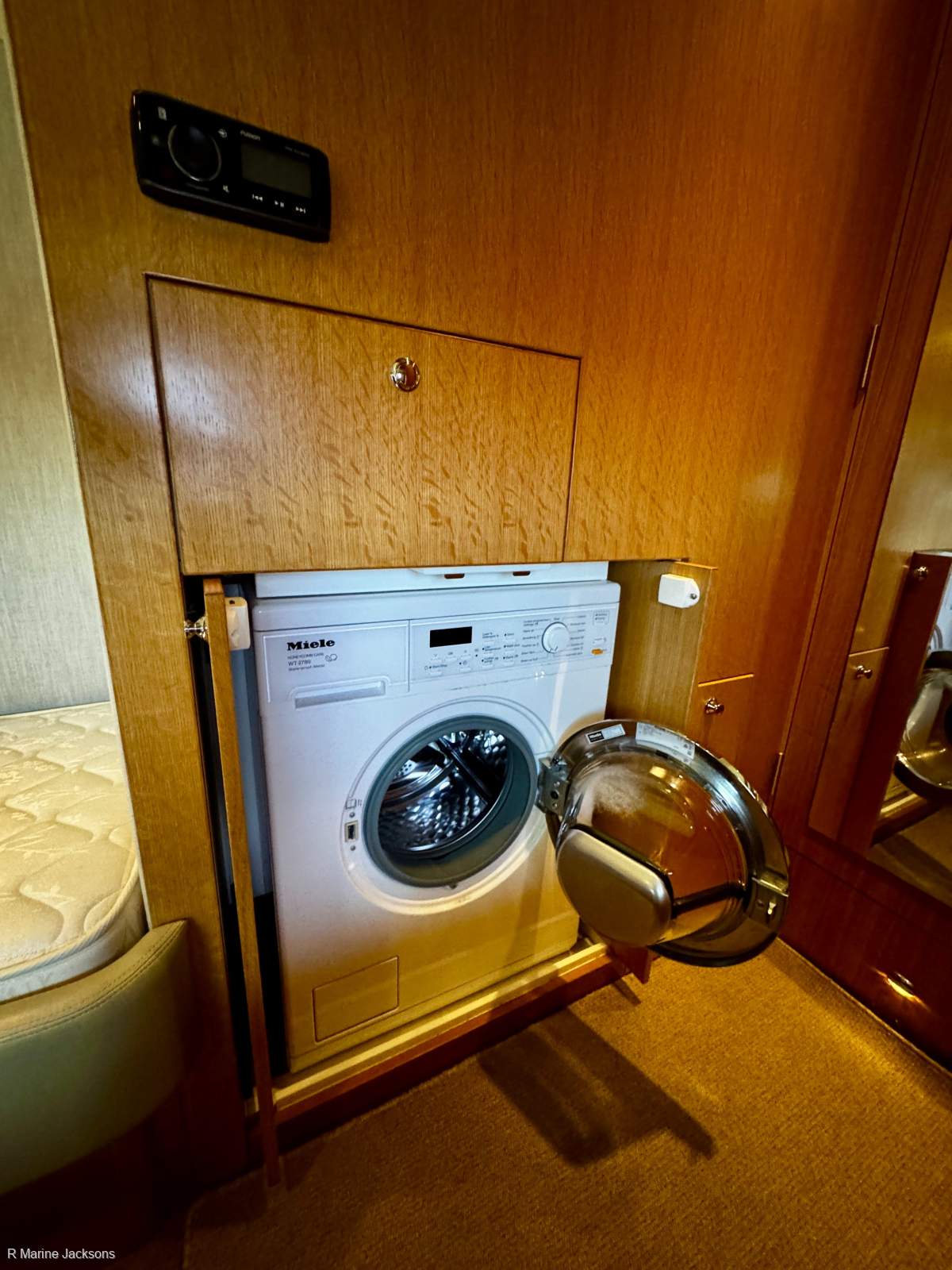 Samsara X Riviera 50 Enclosed Flybridge Boat Brokers of Tasmania