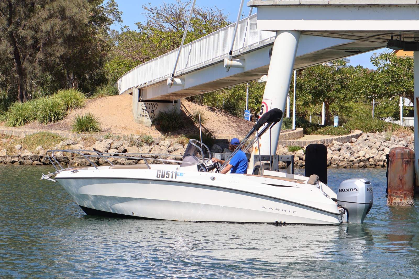 Karnic 1851 Centre Console - Stylish and Compact Runabout!