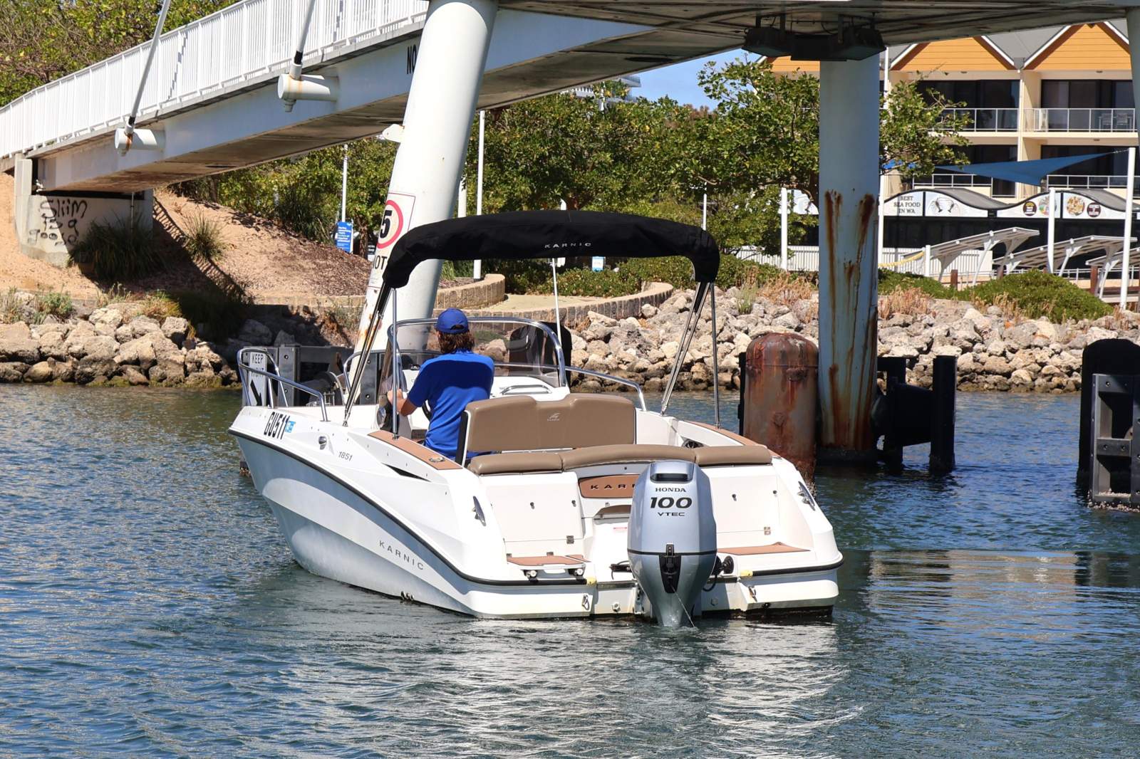 Karnic 1851 Centre Console - Stylish and Compact Runabout!