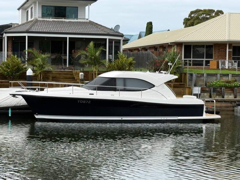 Riviera 3600 Sport Yacht