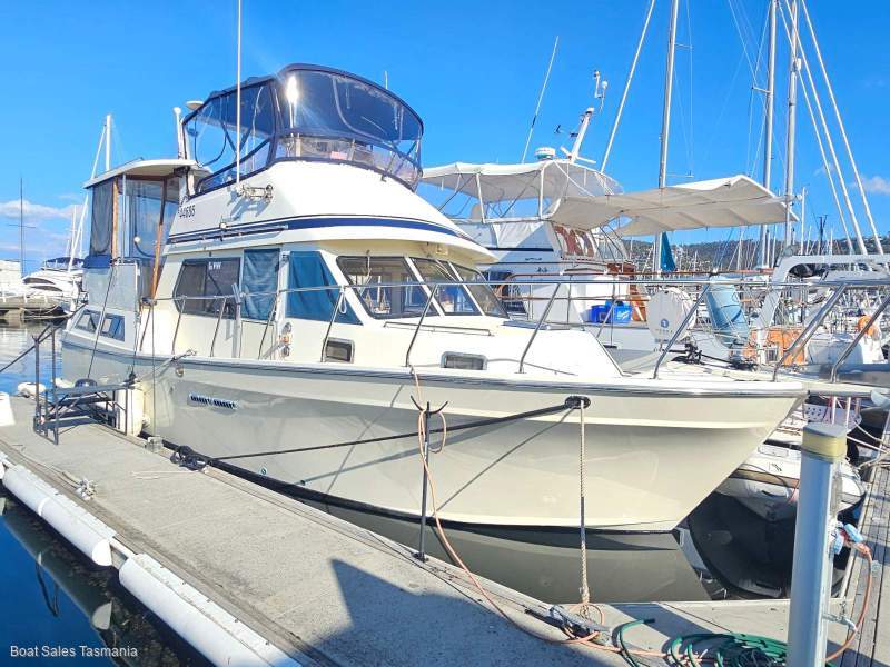 Overseas PT-35 Sundeck Trawler "Innishmore"