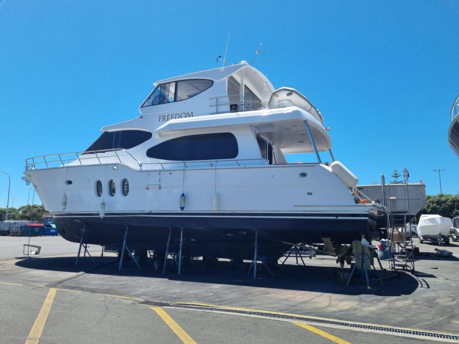 Activa 5800 Raised Pilothouse