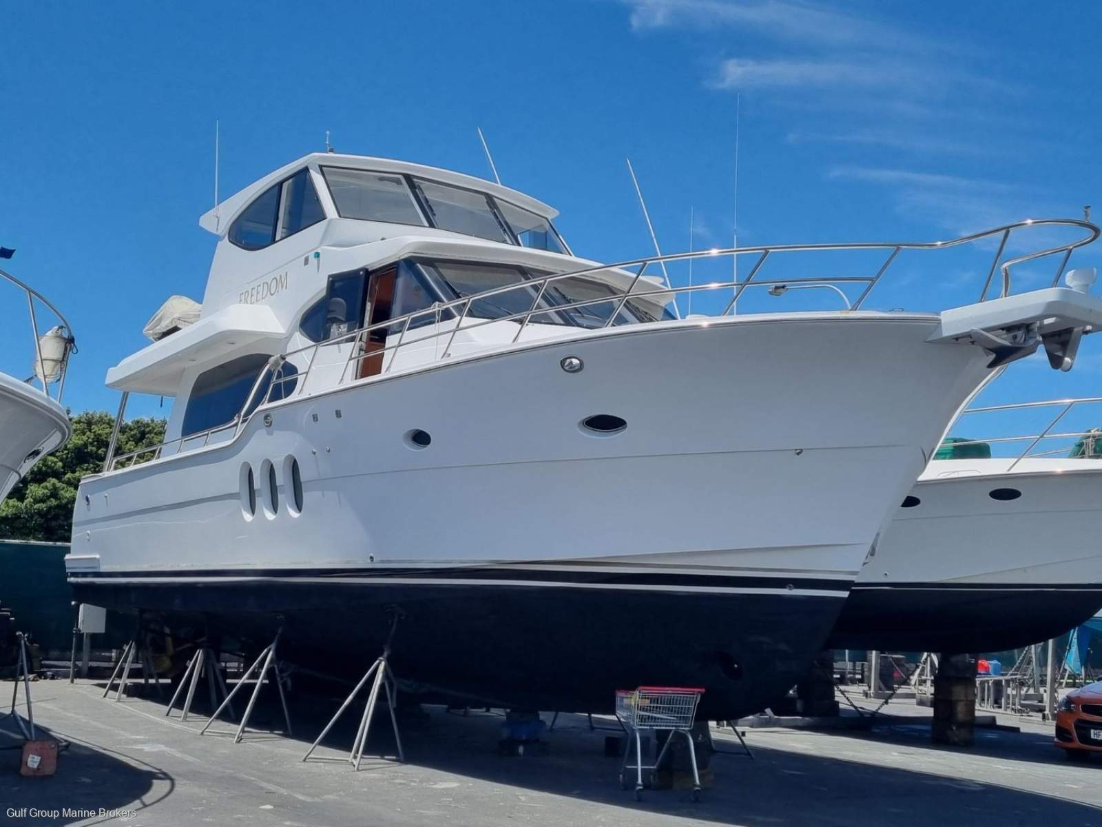 Activa 5800 Raised Pilothouse