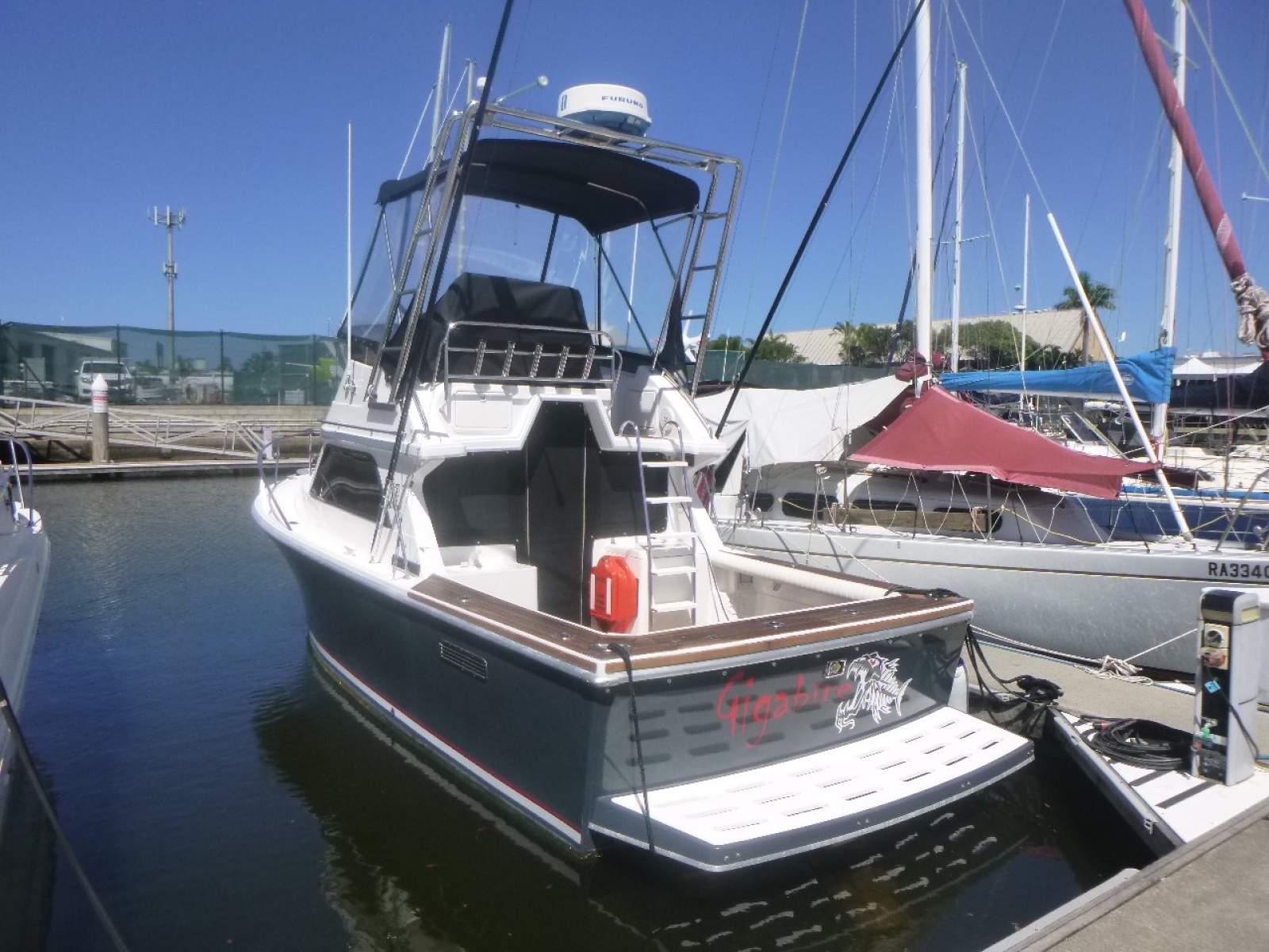 Black Watch 260 Flybridge Cruiser