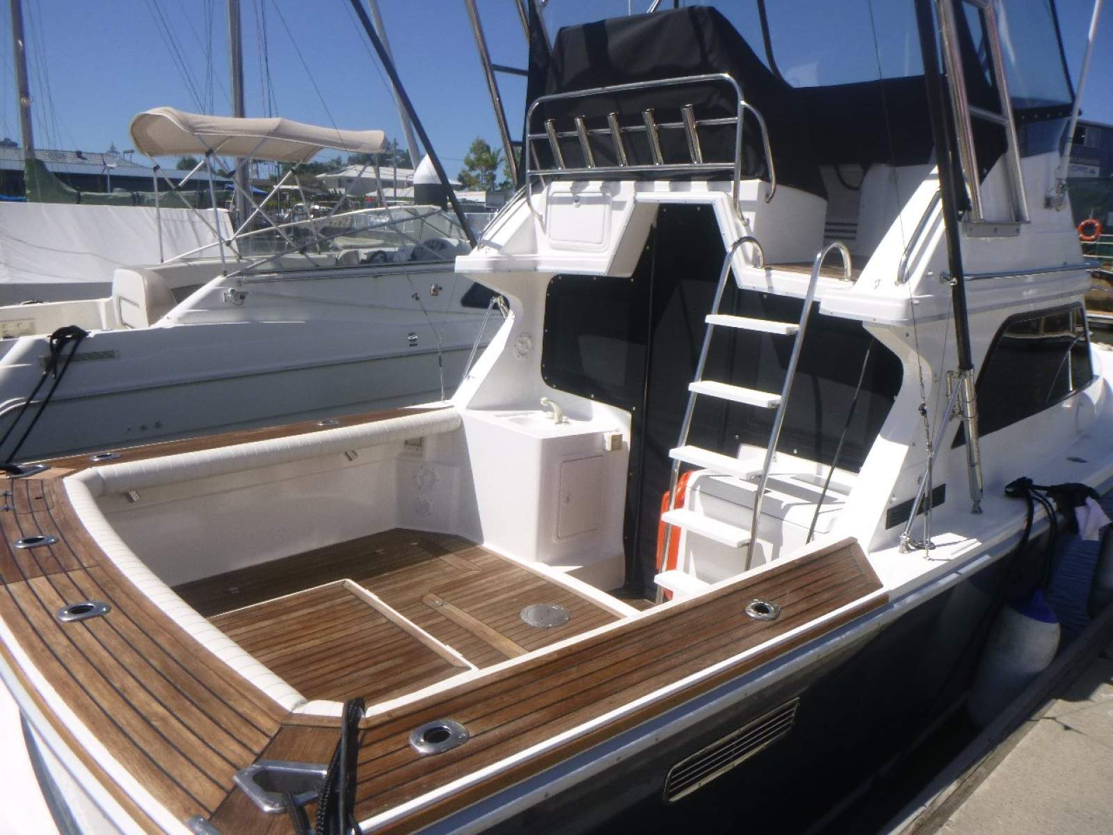 Black Watch 260 Flybridge Cruiser
