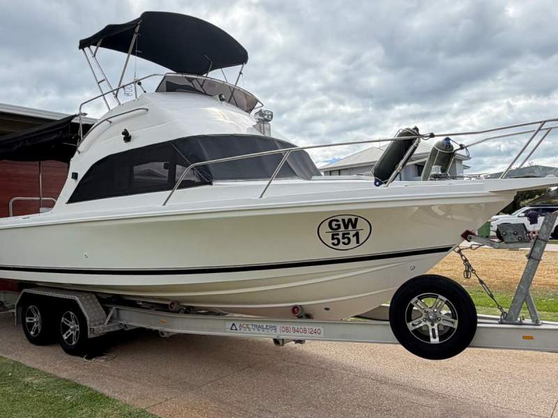 Caribbean 24 Flybridge Sports Fisherman