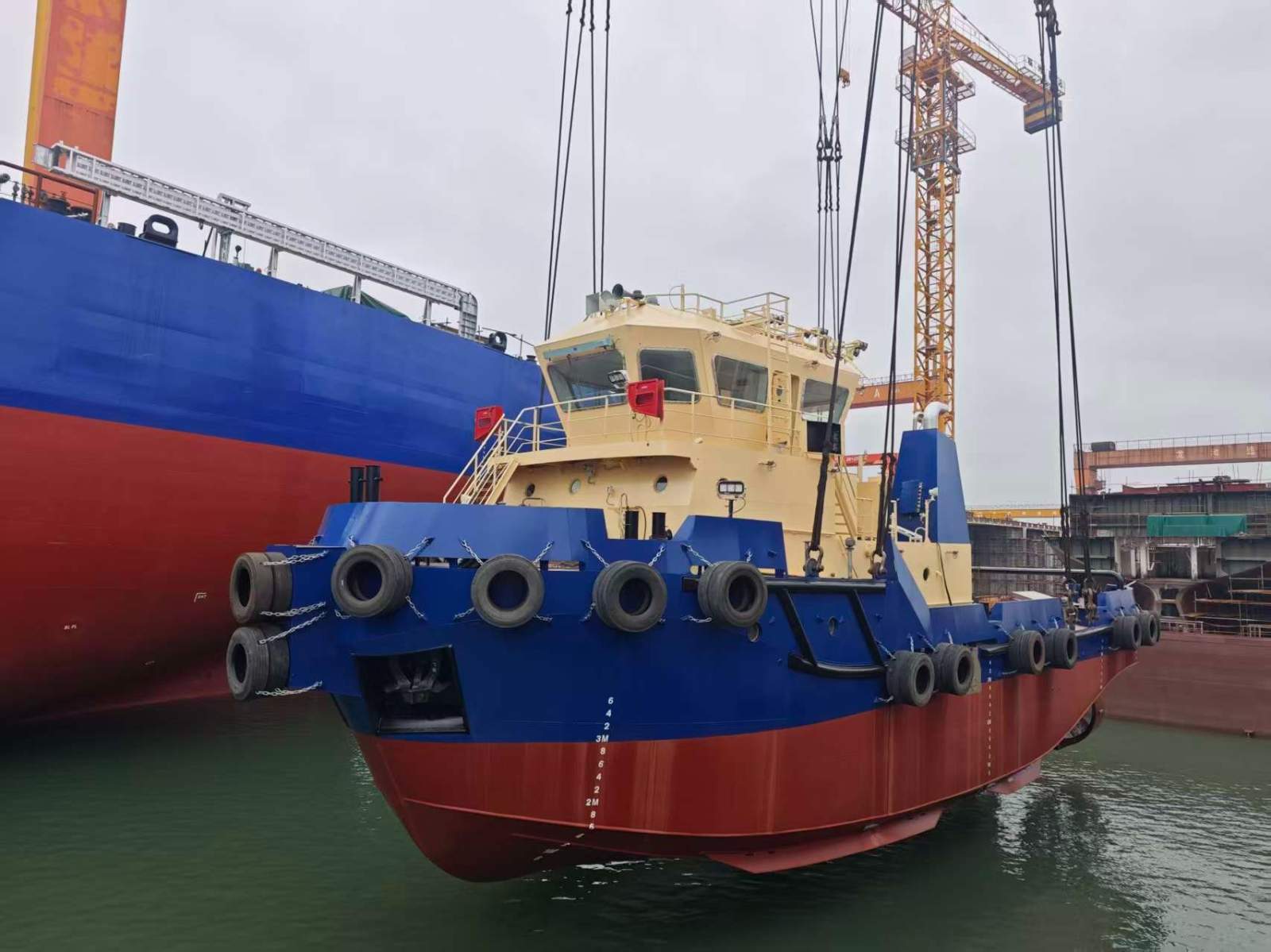 TOWING TUGS