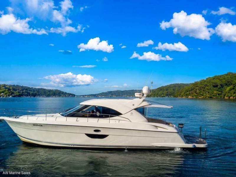 Riviera 4400 Sport Yacht