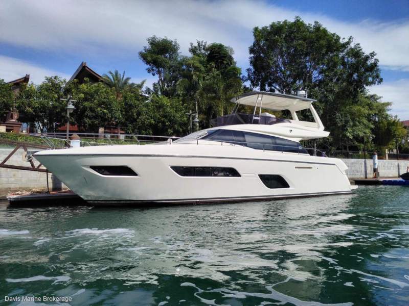 Ferretti 550 | Luxury Flybridge Motor Yacht