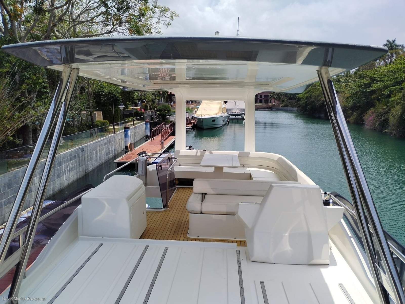 Ferretti 550 | Luxury Flybridge Motor Yacht