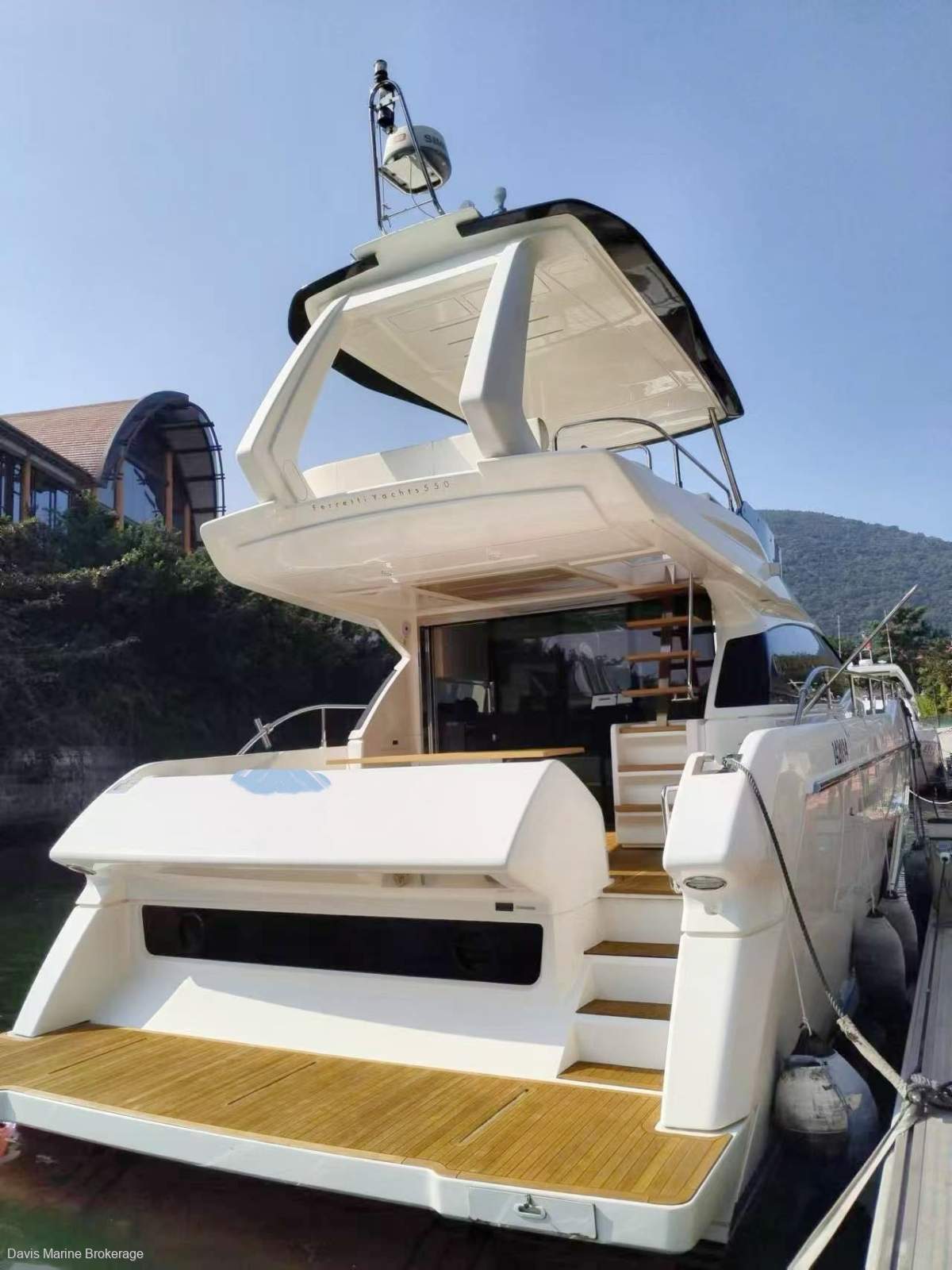 Ferretti 550 | Luxury Flybridge Motor Yacht