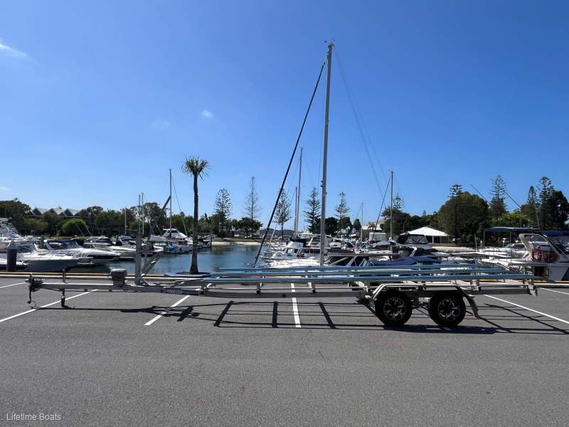 2020MY OCEANIC TWIN AXLE TRI HULL TRAILER