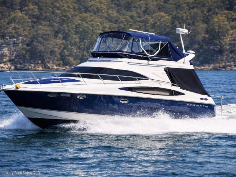 Regal 4080 Flybridge Sedan