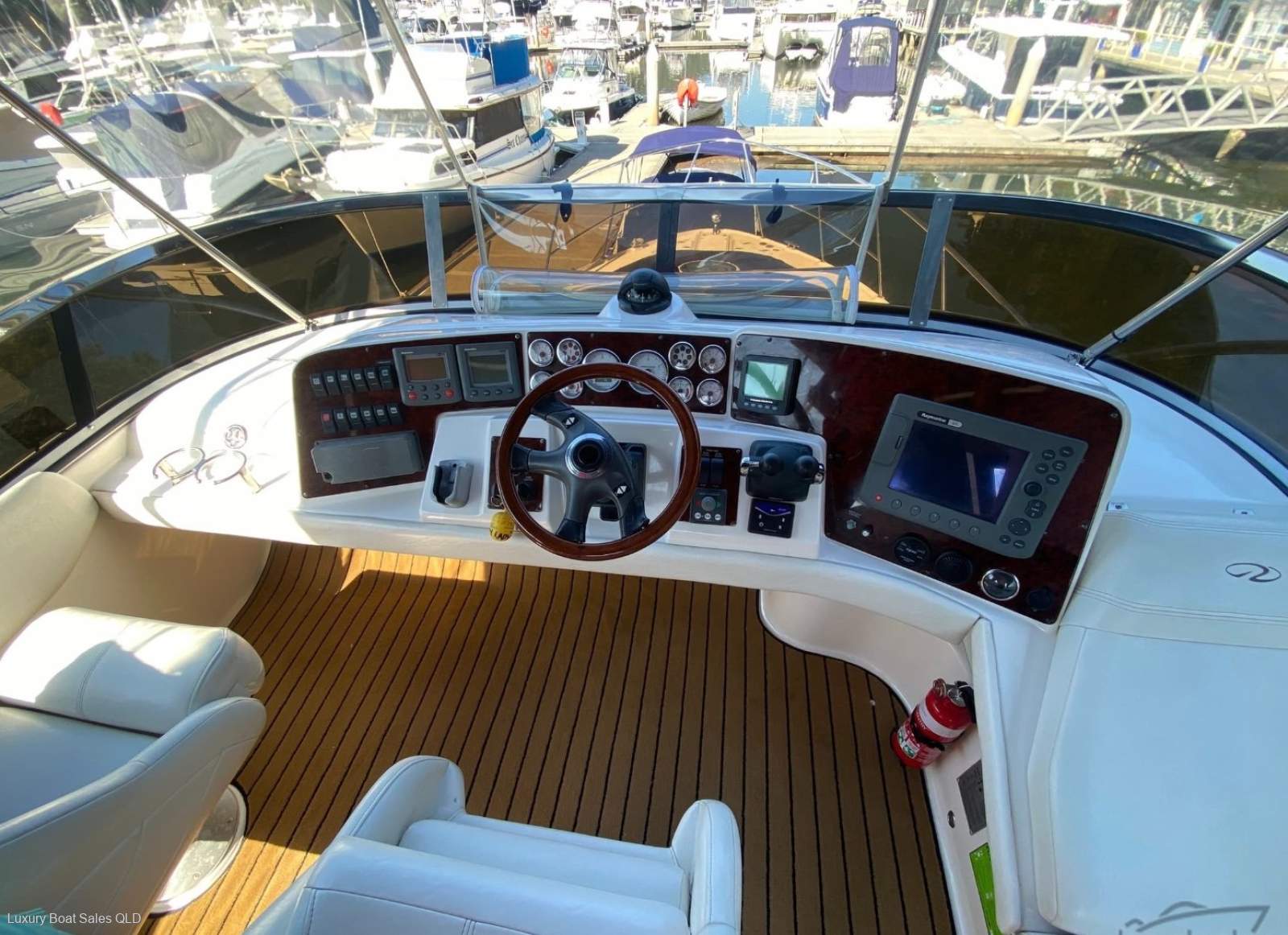 Regal 4080 Flybridge Sedan