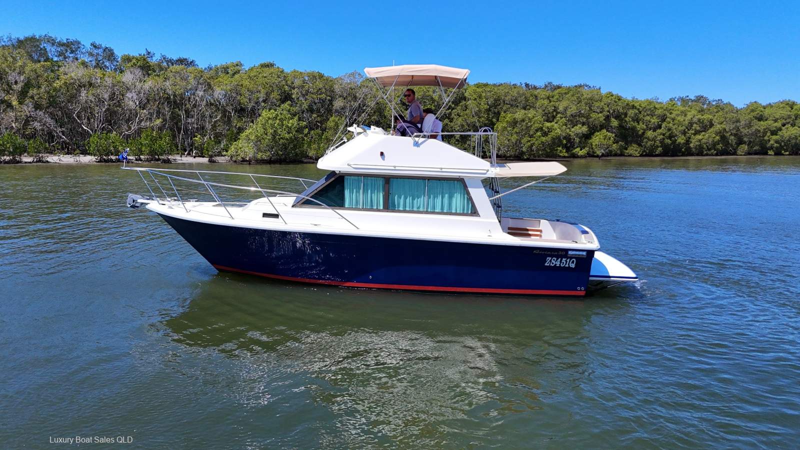 Riviera 30 Flybridge