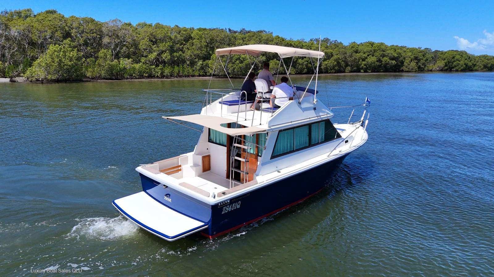 Riviera 30 Flybridge