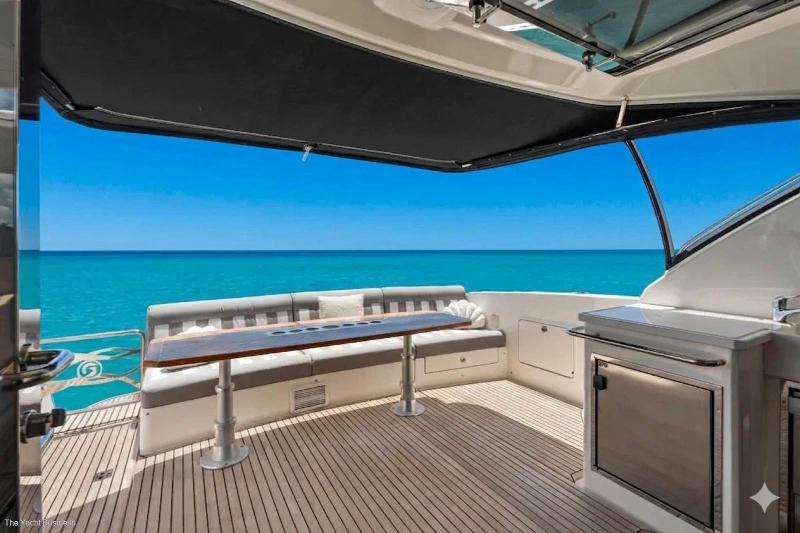 Riviera 4700 Sport Yacht