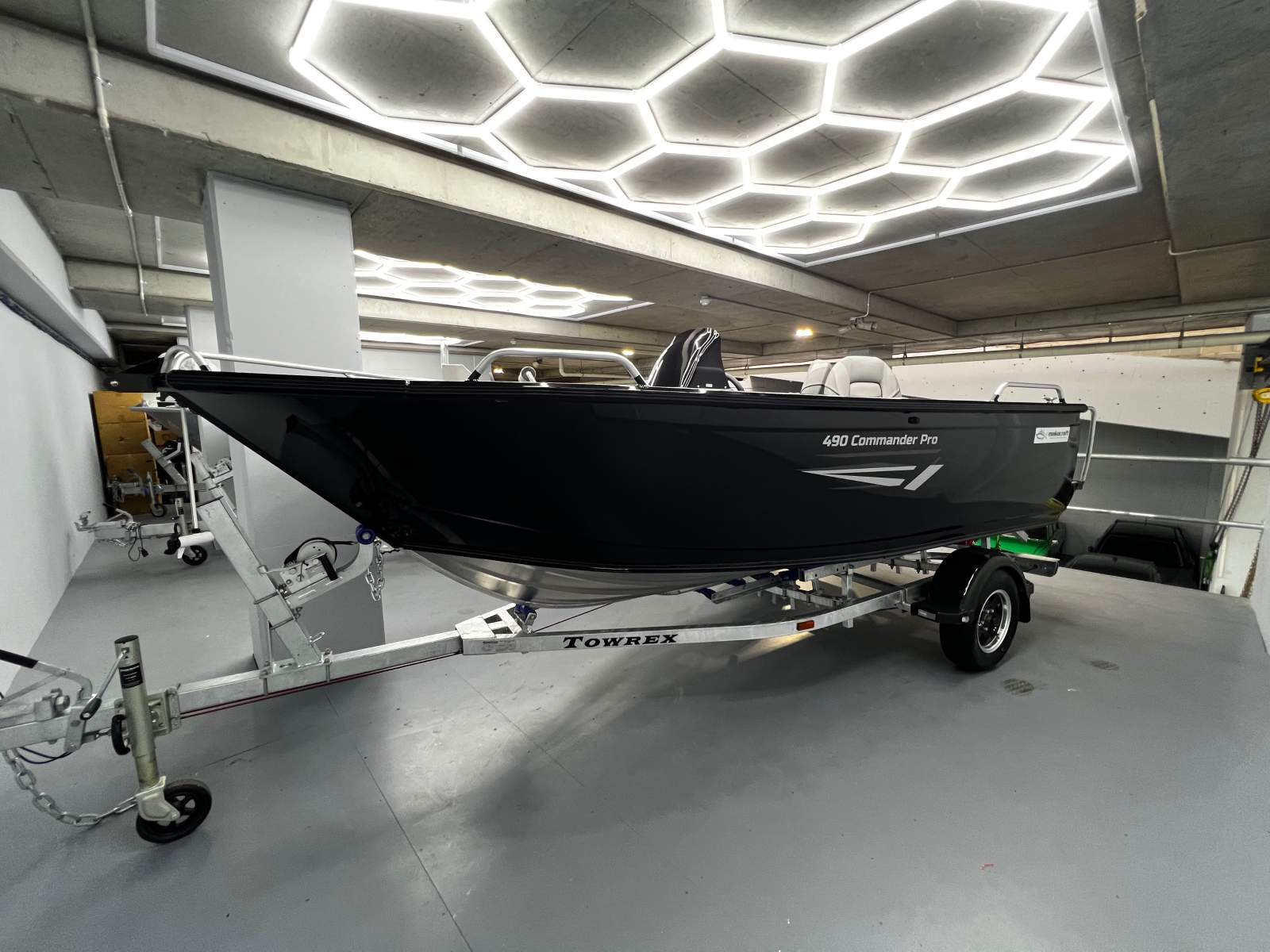 Makocraft 490 Commander Pro Side Console