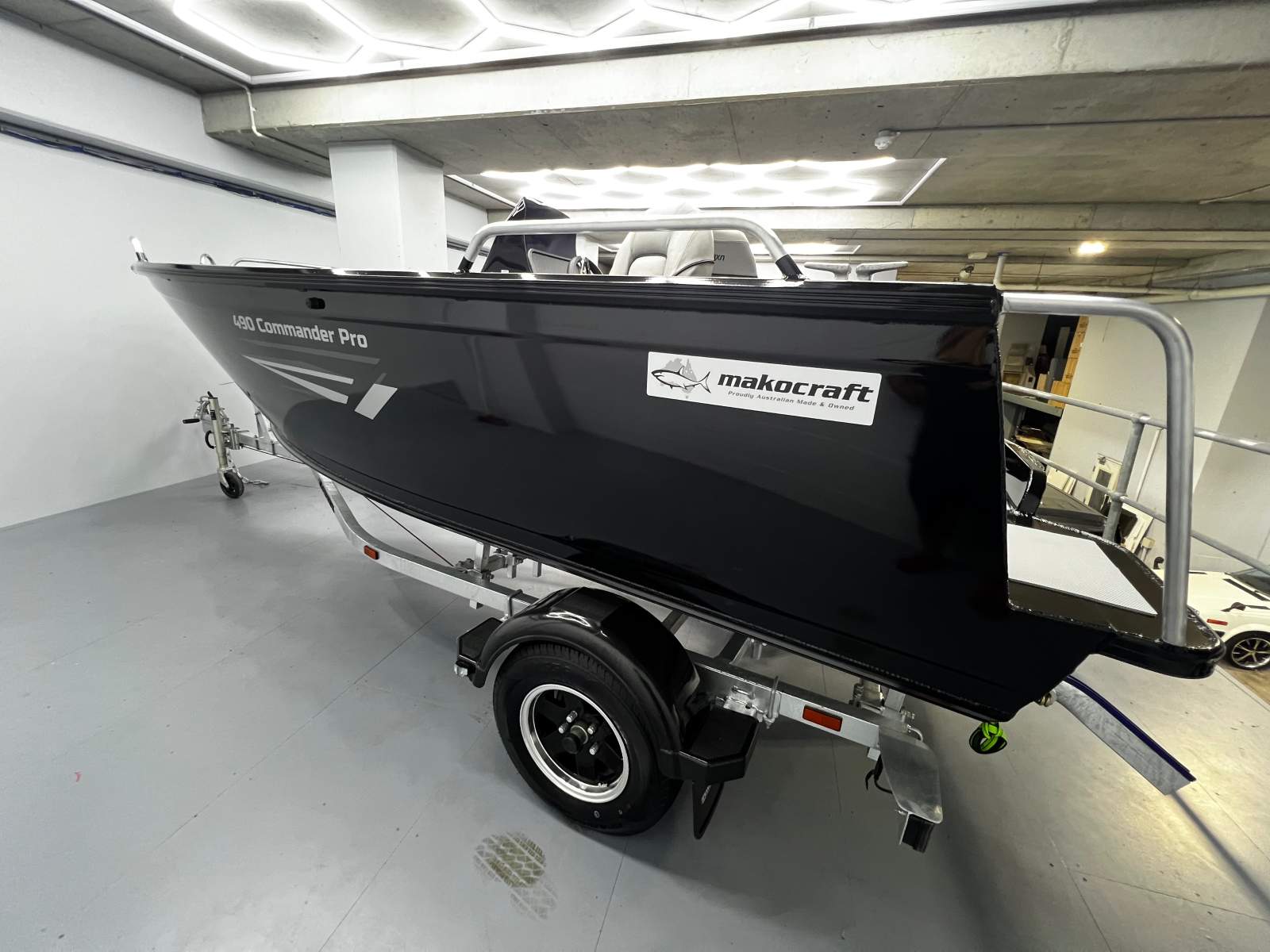 New Makocraft 490 Commander Pro Side Console