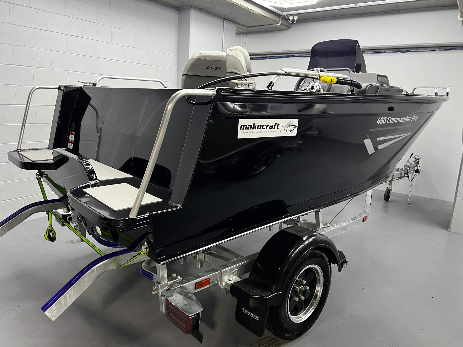 New Makocraft 490 Commander Pro Side Console