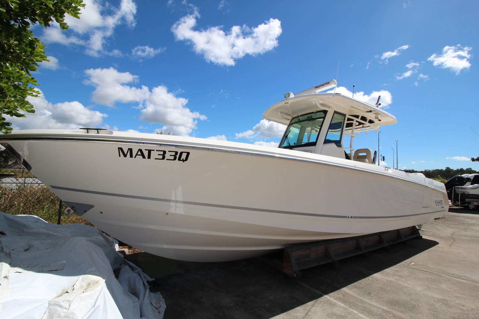 Boston Whaler 330 Outrage Centre Console