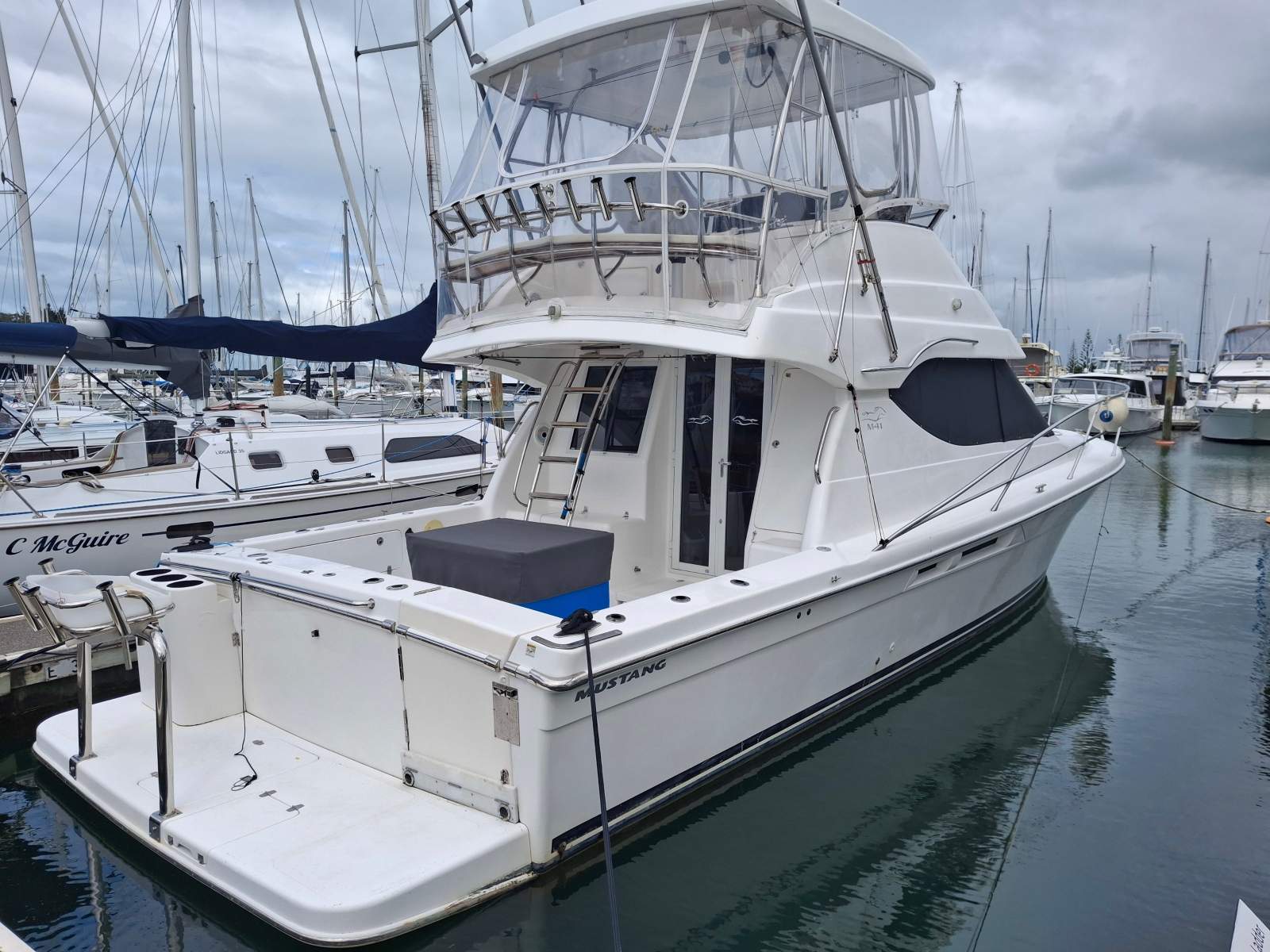 Mustang 41 Flybridge