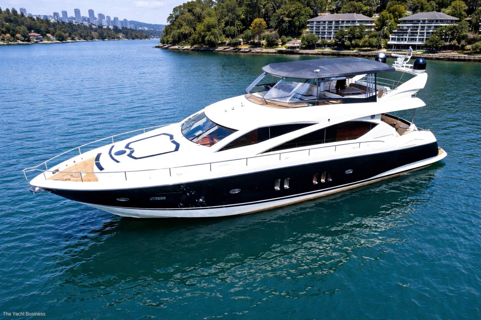 Sunseeker Yacht 75