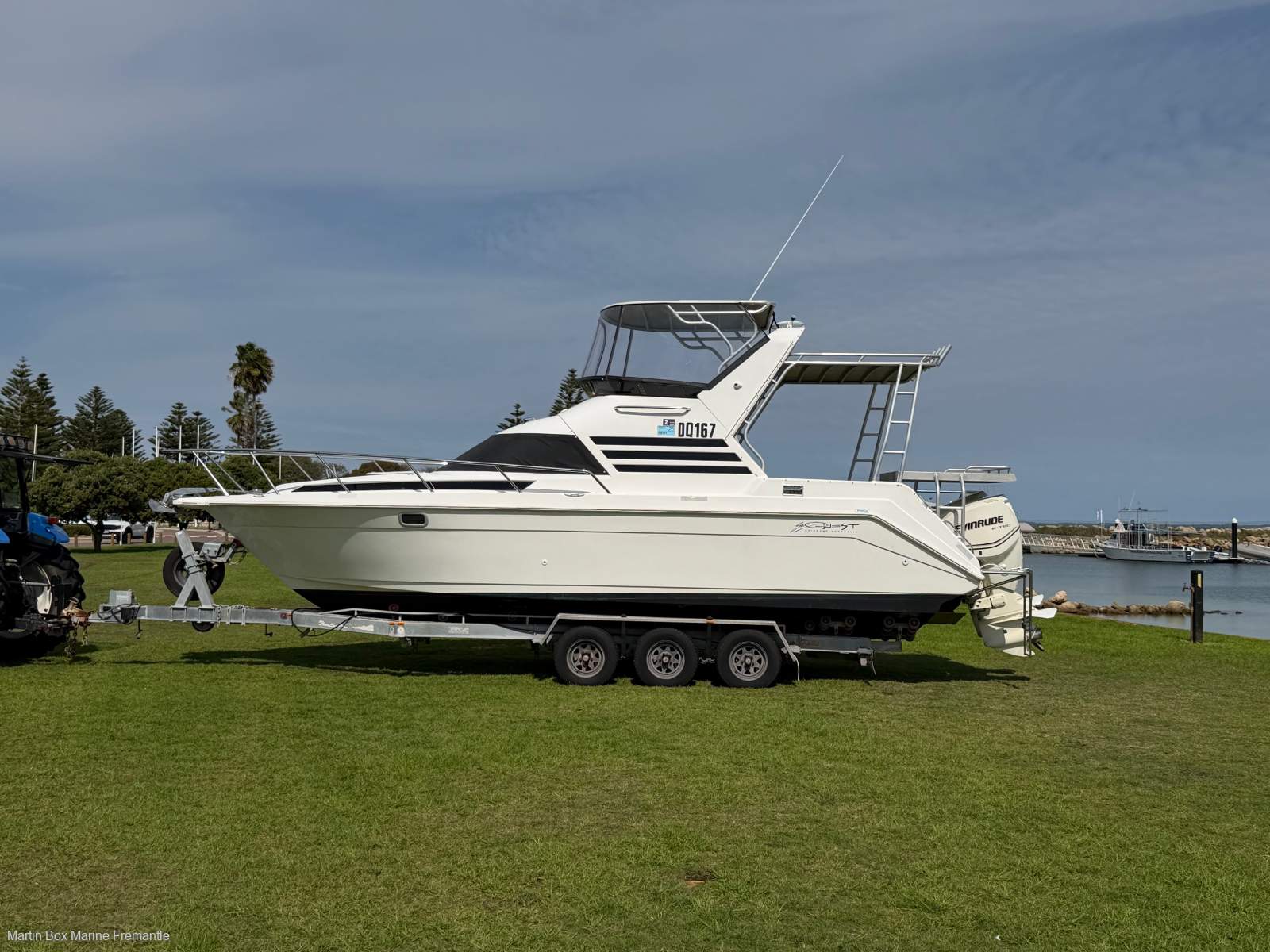 Seaquest 2800 Sportsman Flybridge Cruiser With 4500Kg Rated Trailer