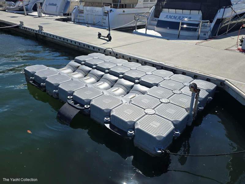 Float Bricks with full roller system