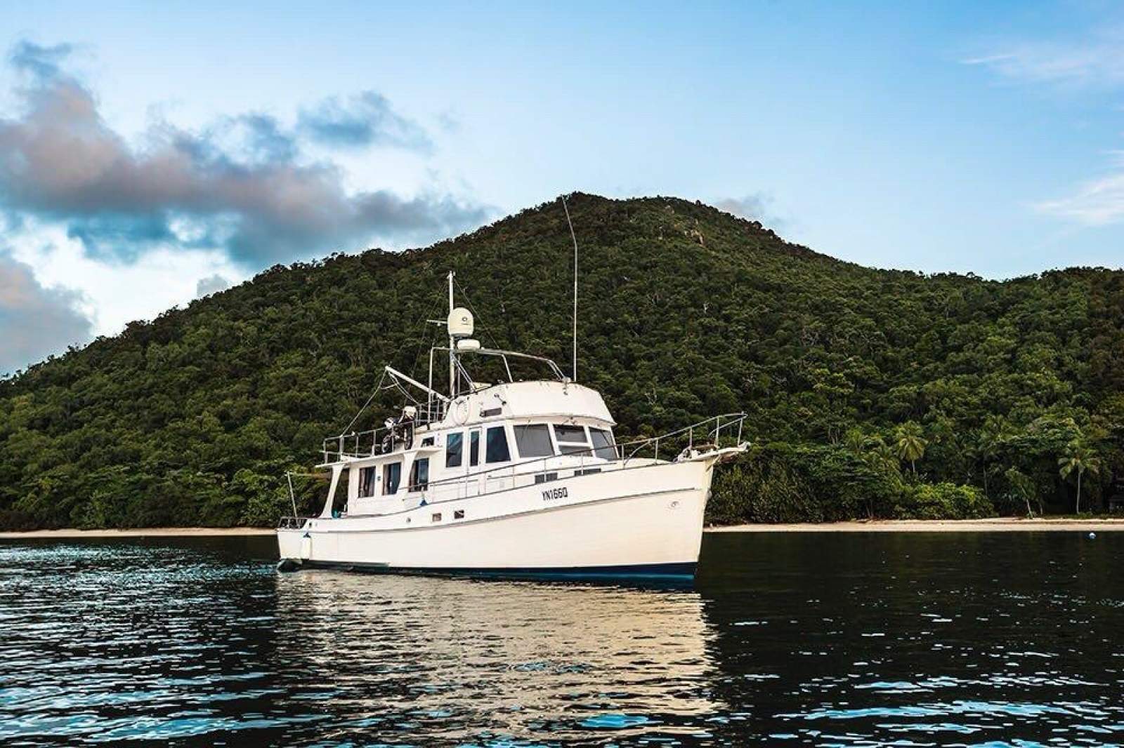 Grand Banks 57 Europa Bluewater Flybridge Cruiser