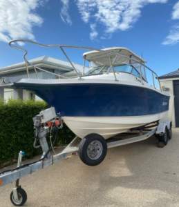 Bayliner 2052 Trophy Diesel Bayliner with over $8K recently spent
