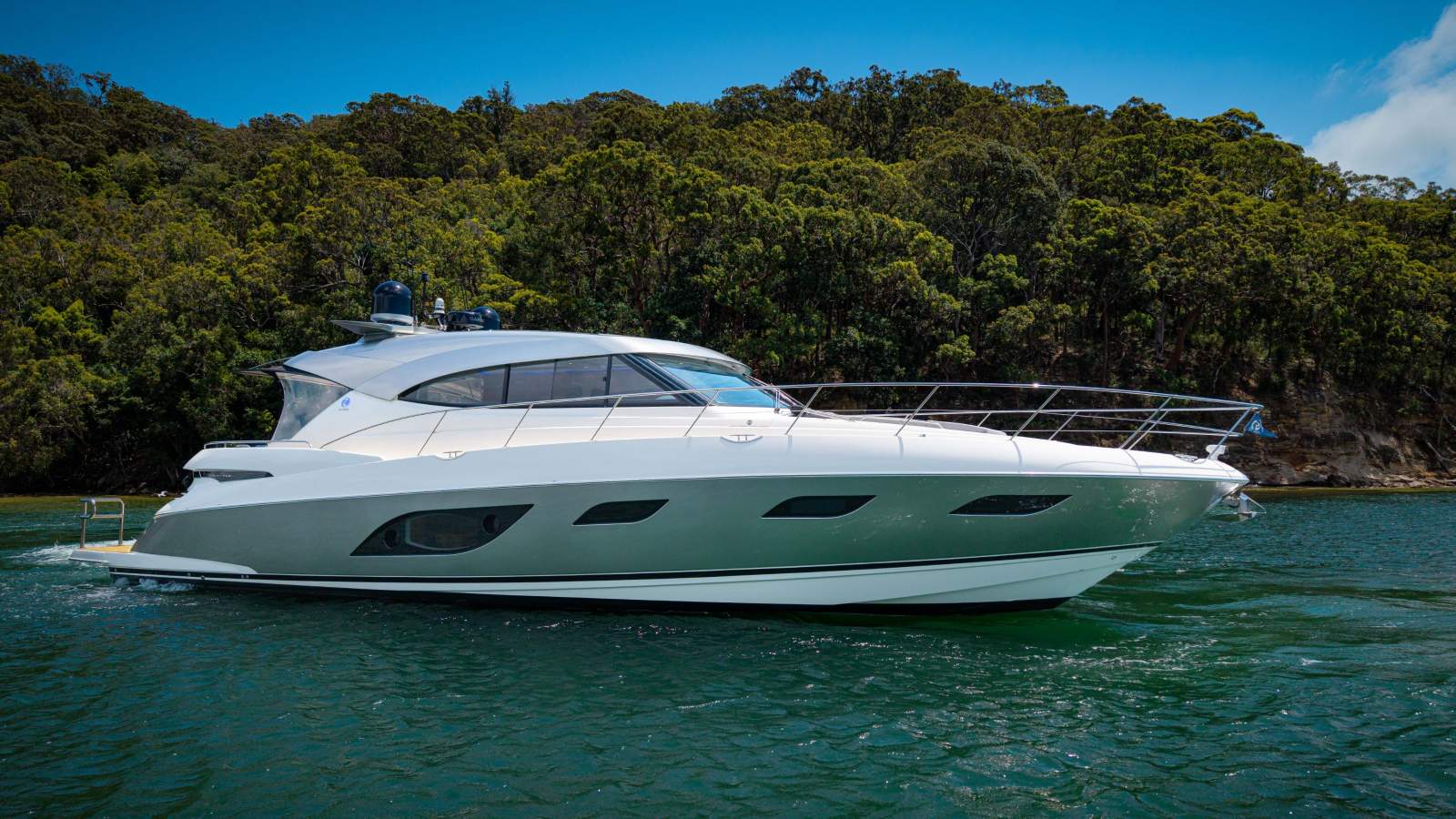 Riviera 6000 Sport Yacht Platinum Edition