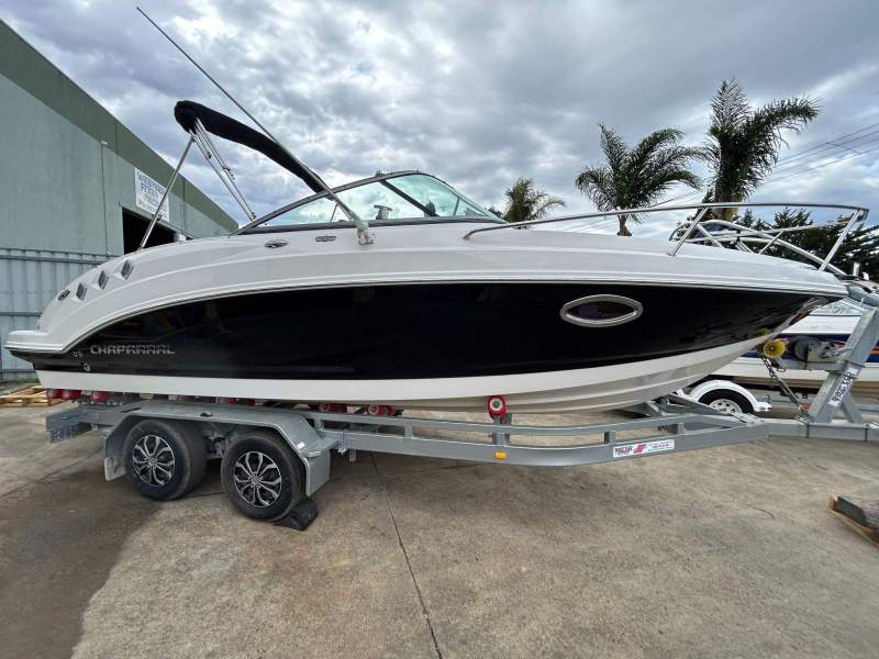 Chaparral 225 Ssi Sports Cabin