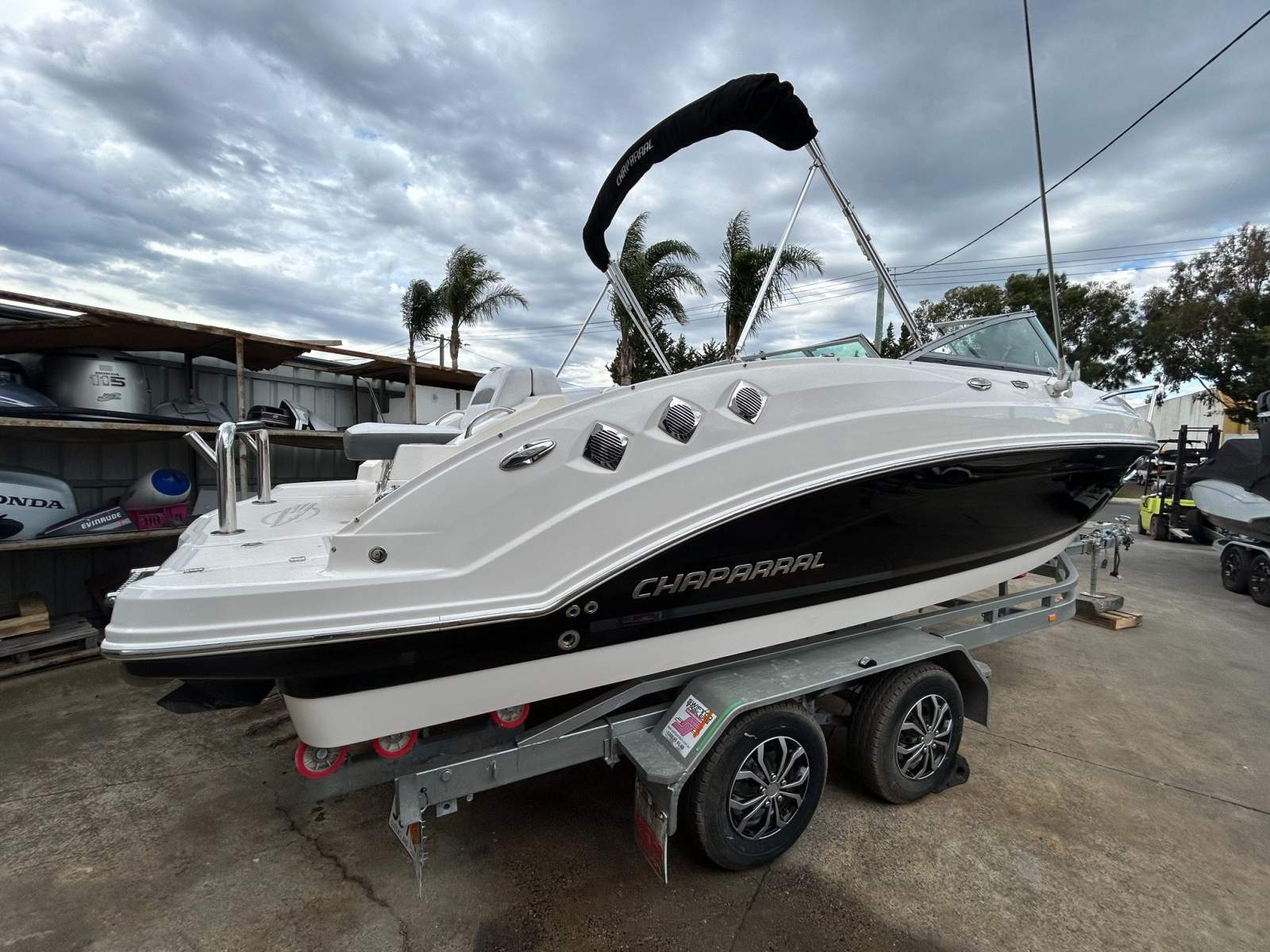 Chaparral 225 Ssi Sports Cabin