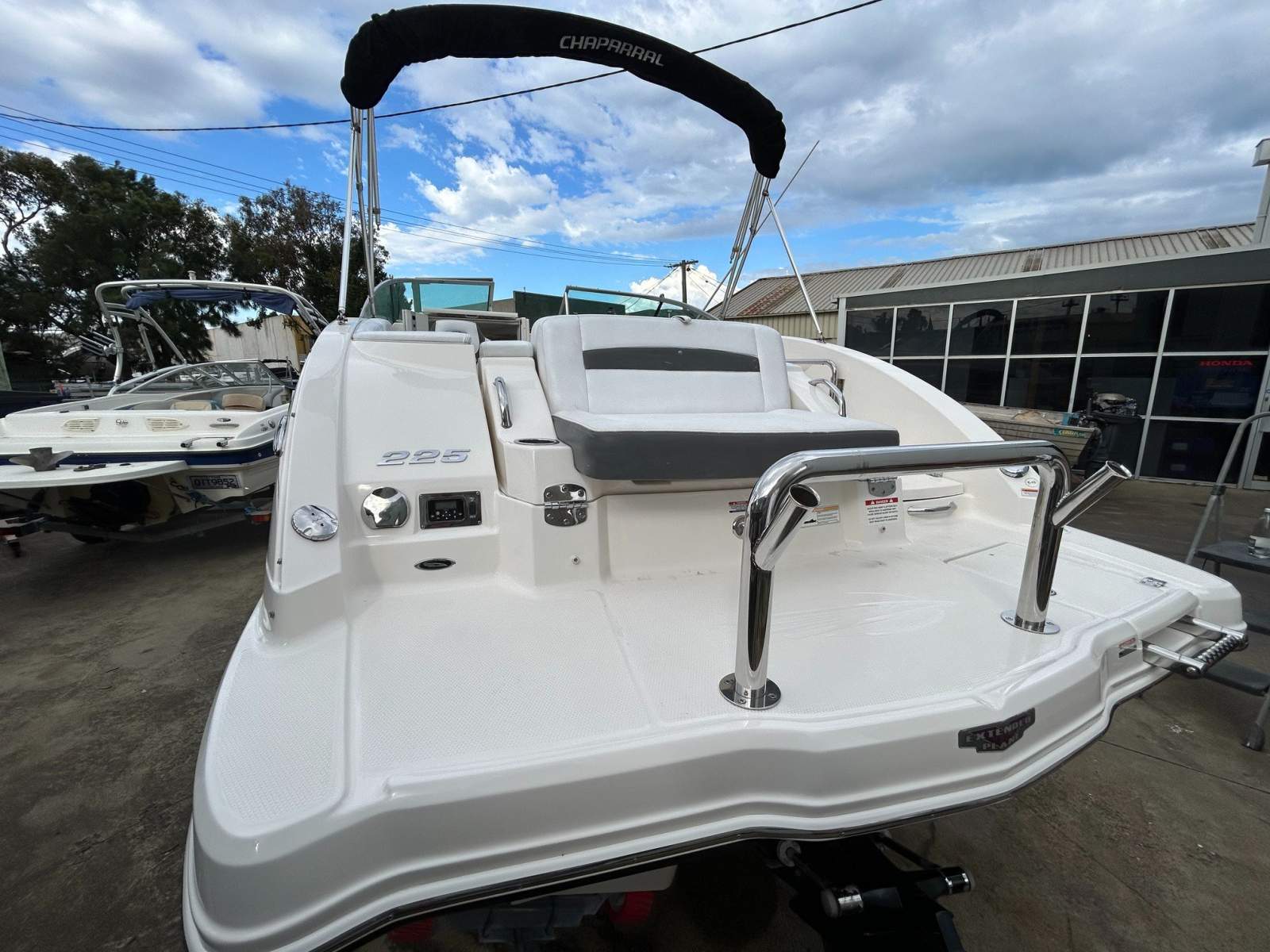 Chaparral 225 Ssi Sports Cabin