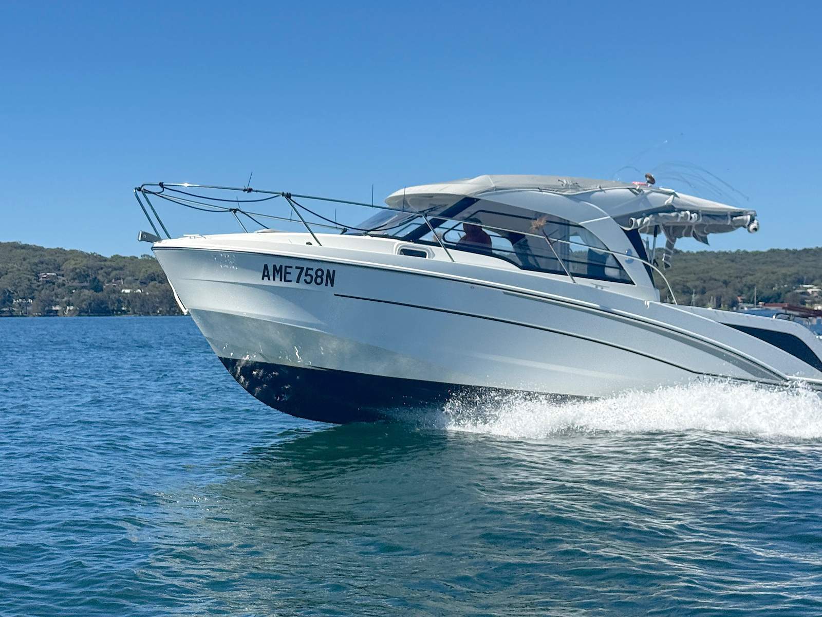 Beneteau Antares 8 Fishing