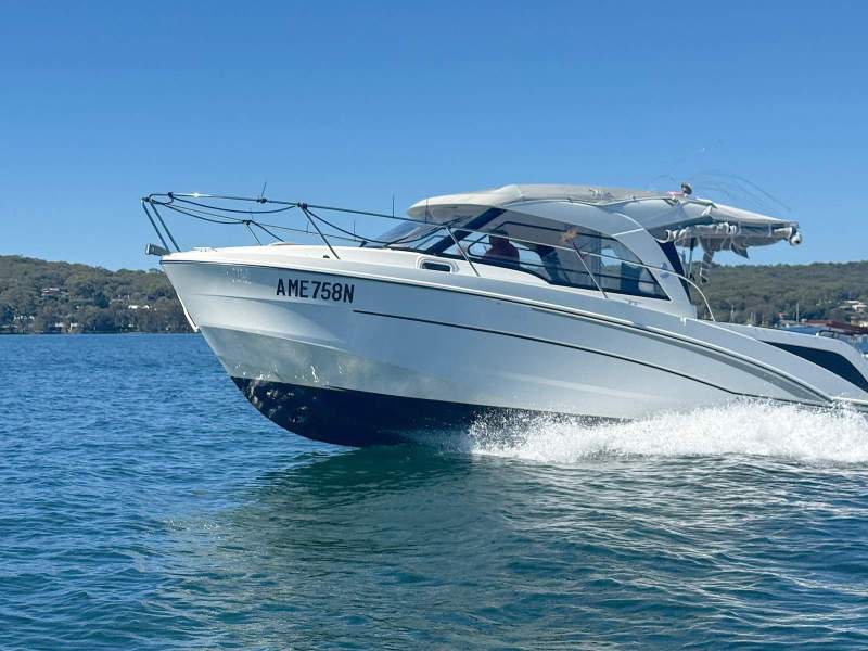 Beneteau Antares 8 Fishing