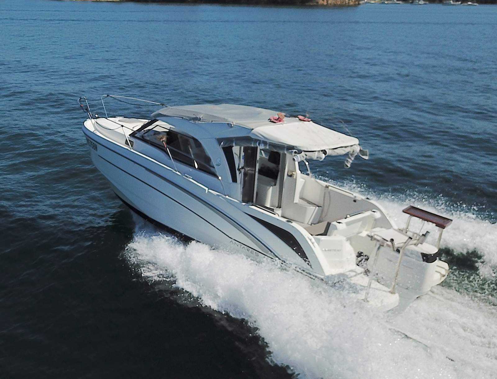 Beneteau Antares 8 Fishing