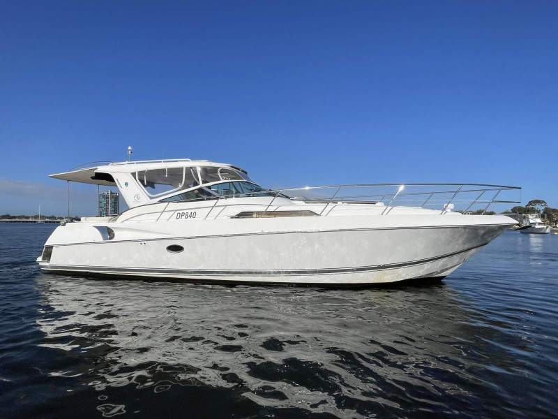 Riviera M400 Sports Cruiser