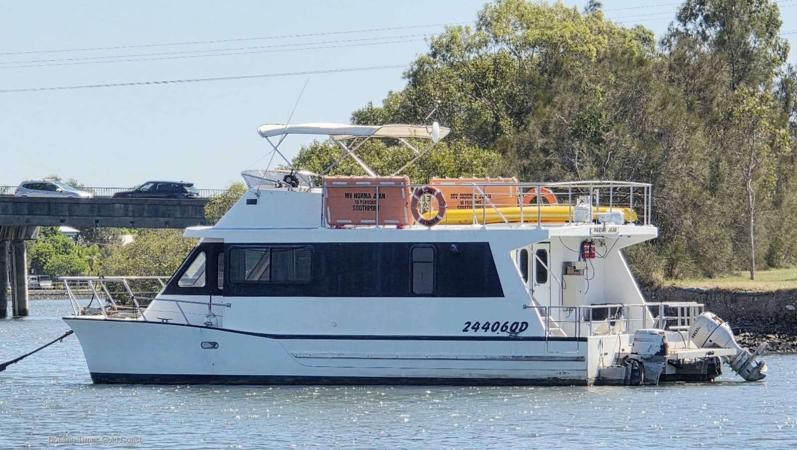 Nustar 38 Flybridge Catamaran