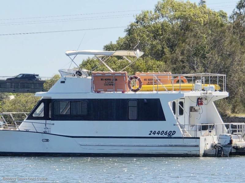 Nustar 38 Flybridge Catamaran
