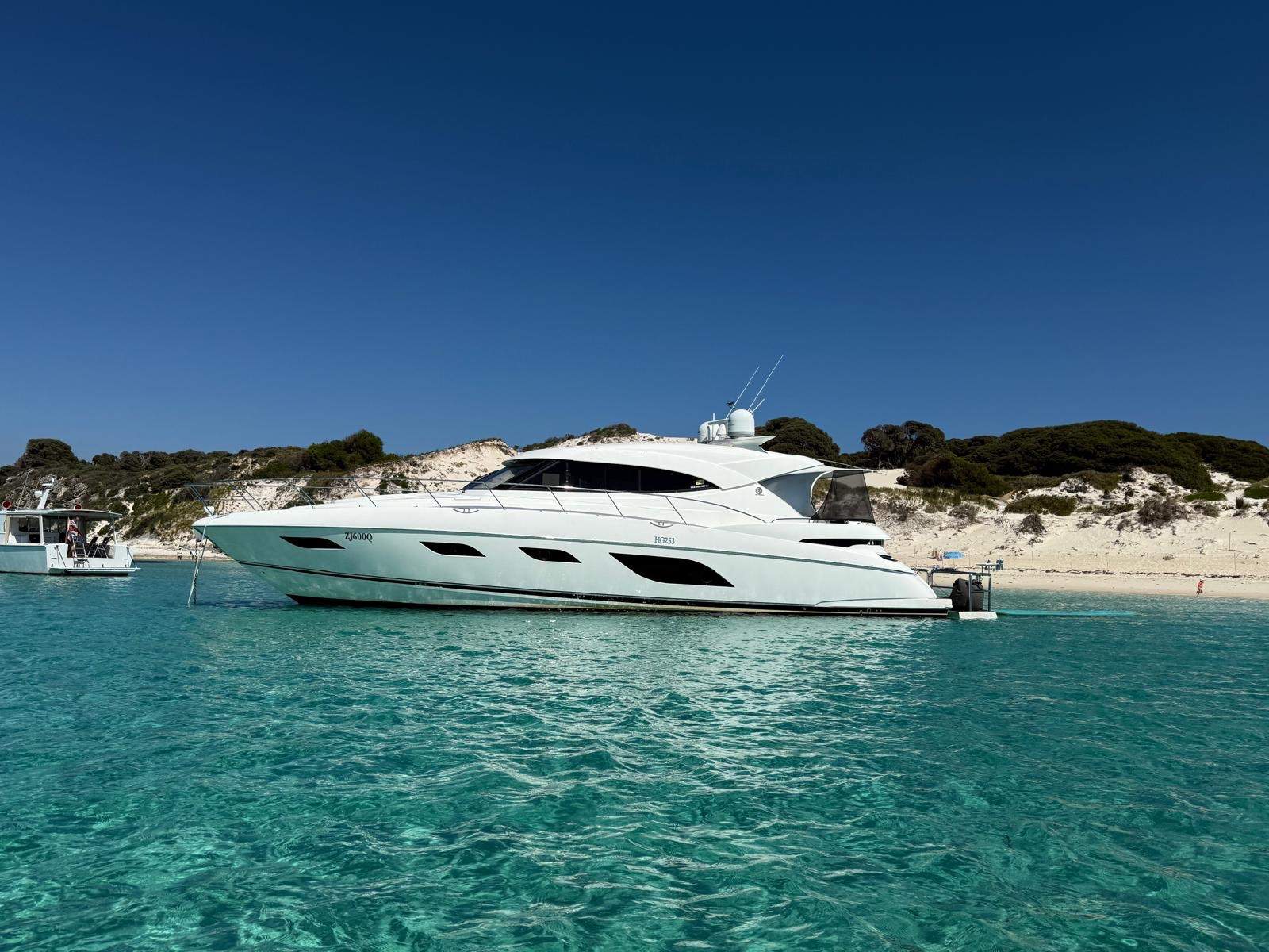 Riviera 6000 Sport Yacht