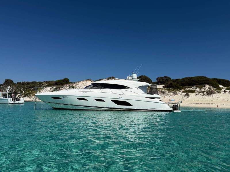 Riviera 6000 Sport Yacht