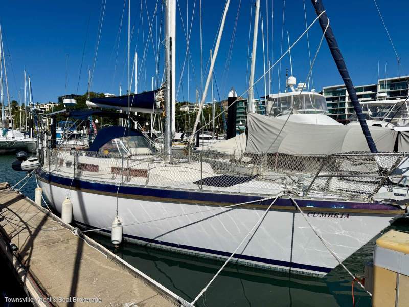 Jarkan 10.5 Centre Cockpit cruiser