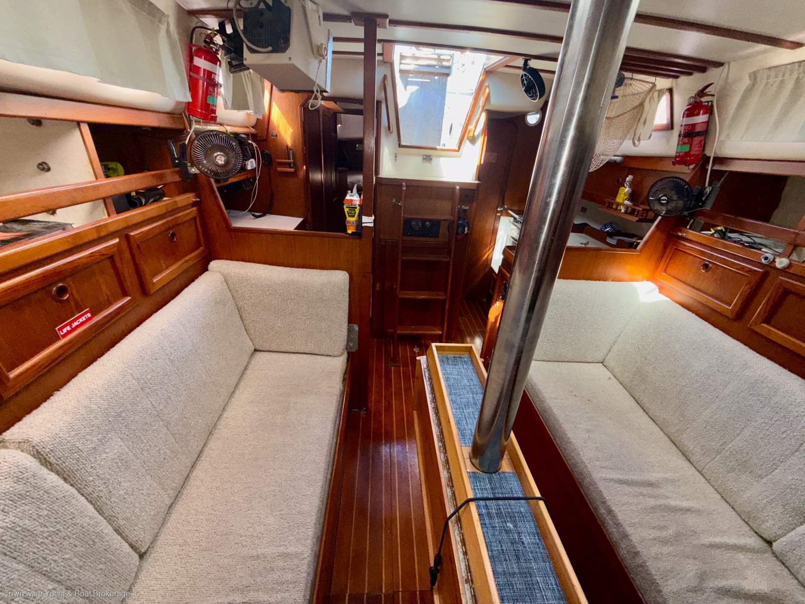 Jarkan 10.5 Centre Cockpit cruiser